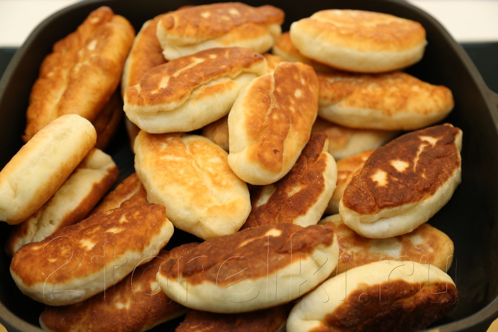 Пирожки с картошкой и грибами жареные на сковороде рецепт с фото на кефире