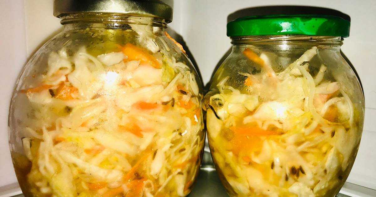 Капуста на зиму в рассоле с уксусом. Капуста с уксусом на зиму в банках. Солёная капуста горячим способом. Засолка капусты горячим способом быстрого приготовления. Капуста на зиму с маслом.