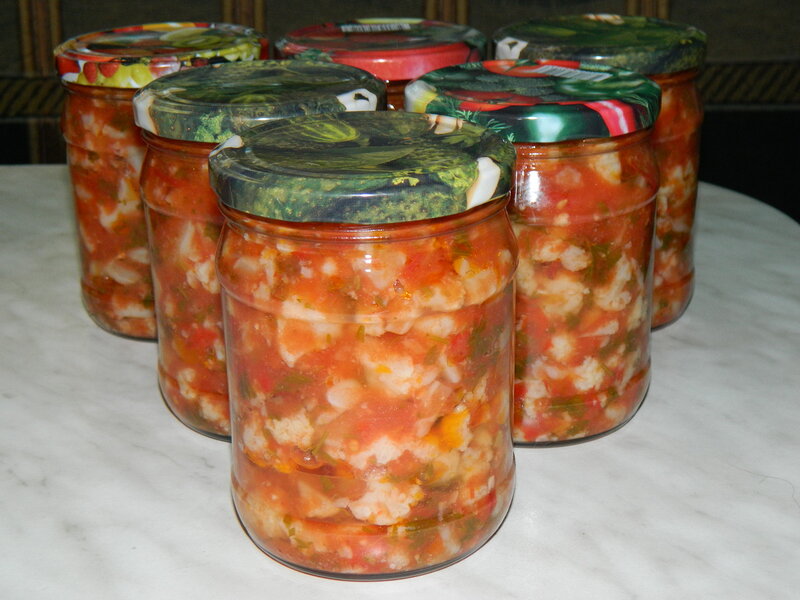 деликатесный салат из цветной капусты на зиму. салат из цветной капусты на зиму. салат деликатесный из цветной капусты на зиму. цветная капуста в томате. салат из цветной капусты на зиму.