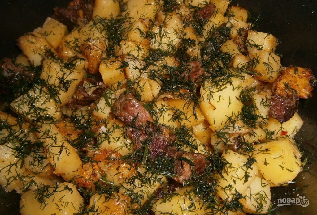 Картошка с грибами и мясом в мультиварке
