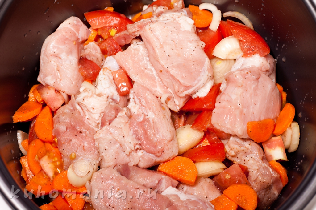 Рецепт вкусной свинины в мультиварке. Свинина с овощами в мультиварке. Свинина тушёная с овощами в кастрюле. Мясо в мультиварке свинина. Тушение свинины в мультиварке.