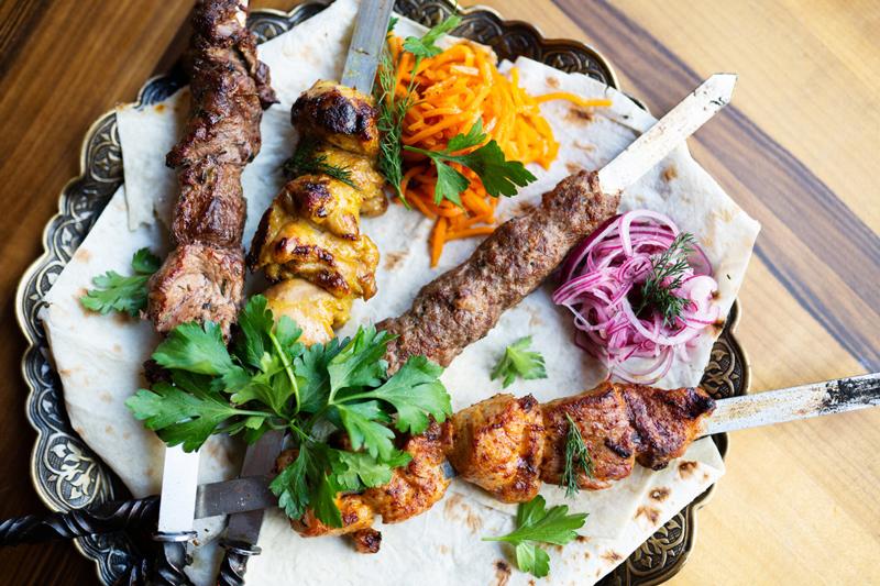 Шашлычная старый оскол. Армянский шашлык люля кебаб. Шахский шашлык. Шаурма шашлык люля Kebab. Хоровац кебаб.