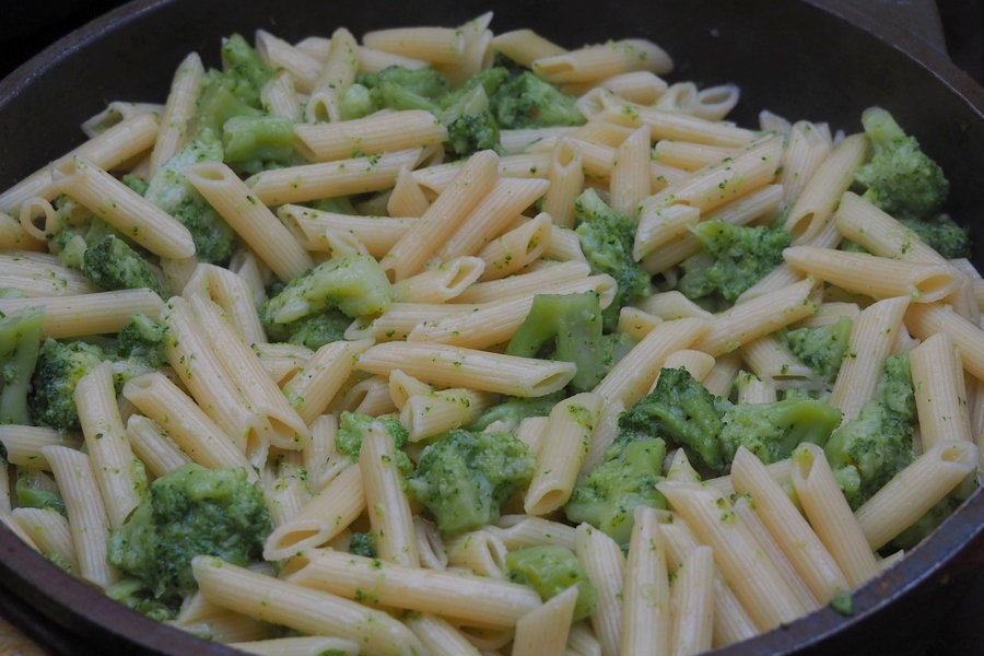 Как приготовить замороженные брокколи на сковороде вкусно. Паста альденте. Макароны альденте. Брокколи с брынзой на сковороде. Брокколи альденте в мультиварке.