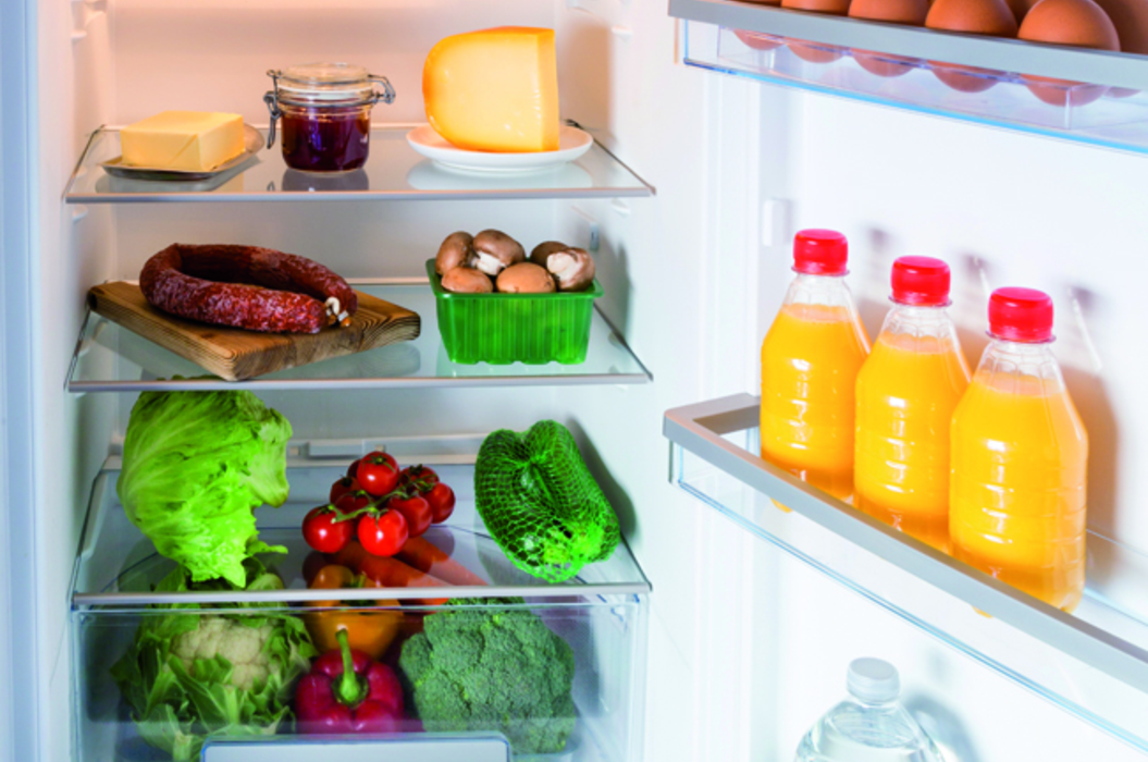 Как сохранить продукты без. Холодильник с продуктами. Хранение продуктов. Холодильник с едой. Холодильник для овощей.