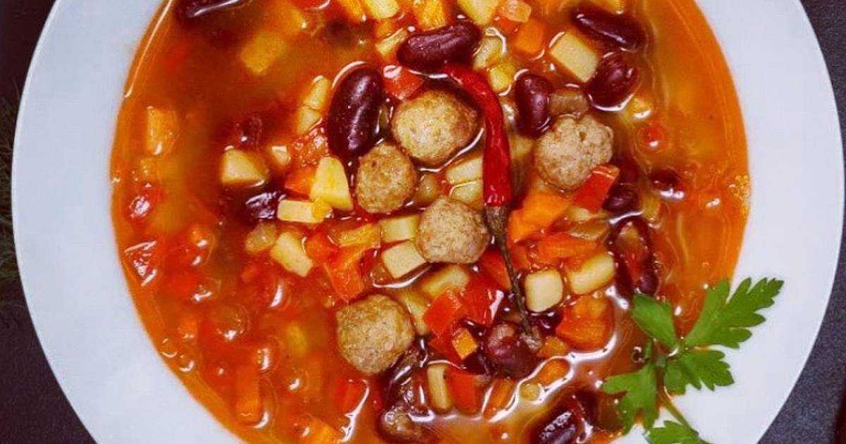 Суп с красной фасолью и курицей. Томатно-фасолевый суп. Суп Фасолада. Фасолевый суп с консервированной фасолью. Фасолевый суп армянский.