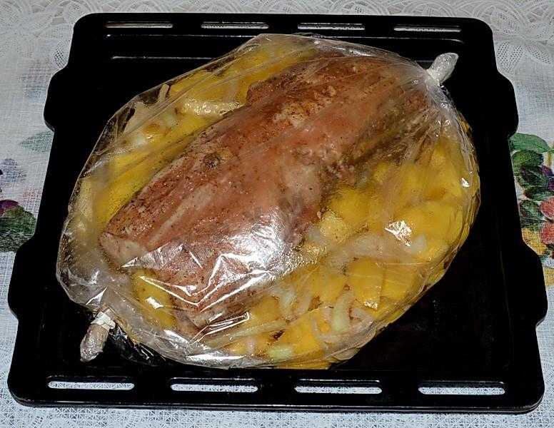 Свинина в рукаве в духовке в рукаве рецепт с фото с картошкой и