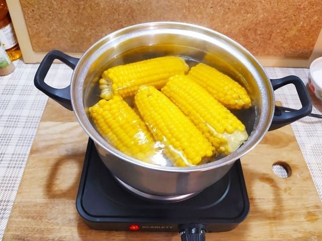 Сколько варить кукурузу в початках в кастрюле? фото - 2