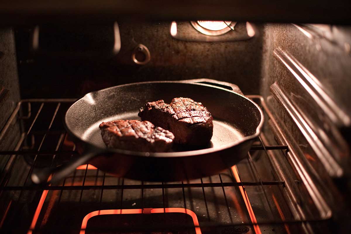 Как пожарить мясо в духовке