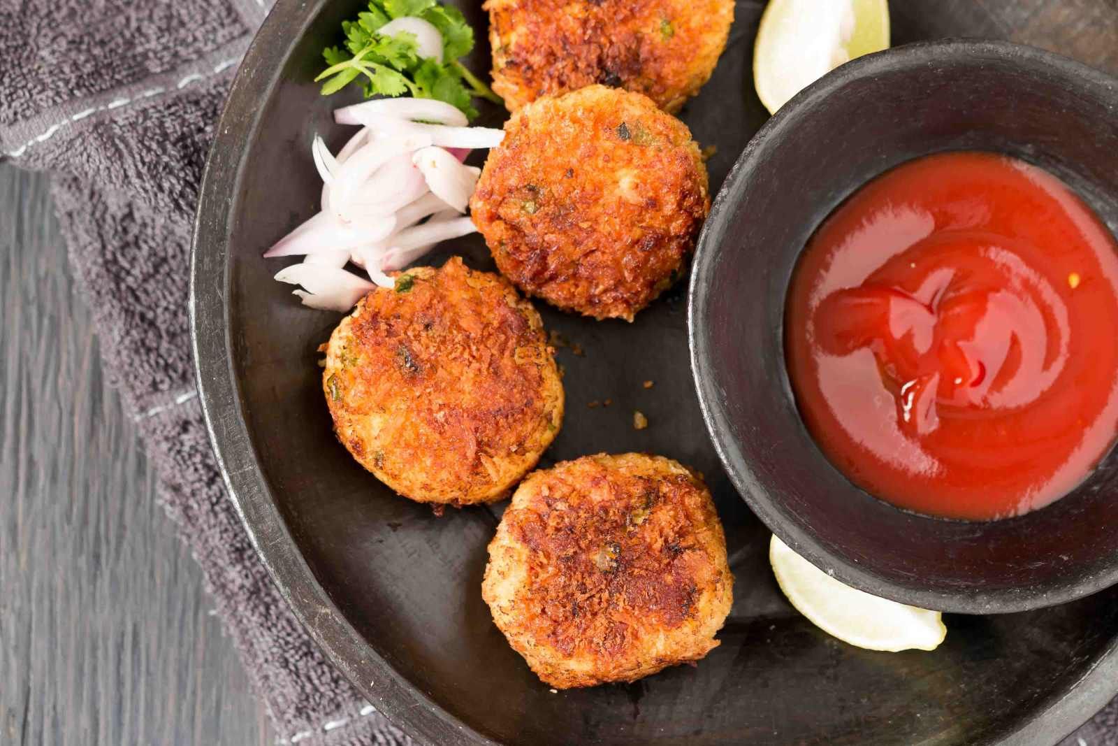 Котлеты классические рецепт. Chicken Cutlet. Pot Cutlet. Куриные котлеты классический рецепт. Котлета ракета классический рецепт.