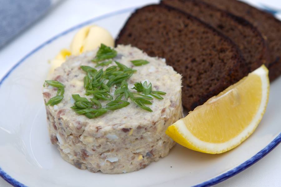 Форшмак из селедки рецепт классический пошаговый. Форшмак на крутоне. Форшмак картофельный с сельдью. Бич форшмак. Форшмак из Балтийской сельди.