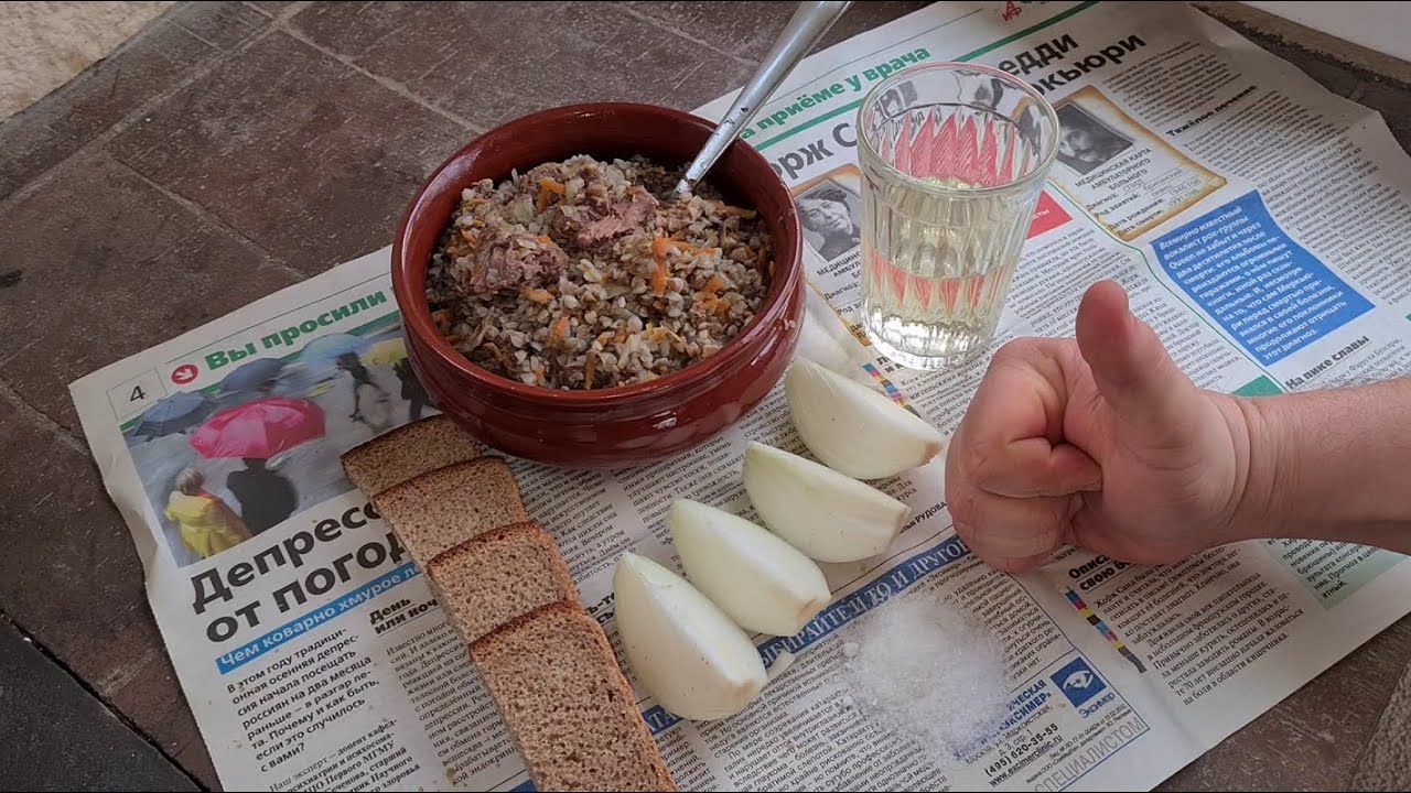 Солдатская гречка с тушенкой рецепт. Гречневая Солдатская каша. Солдатская гречневая каша с тушенкой. Солдатская каша гречка с тушенкой. Гречневая каша с тушенкой армейская.