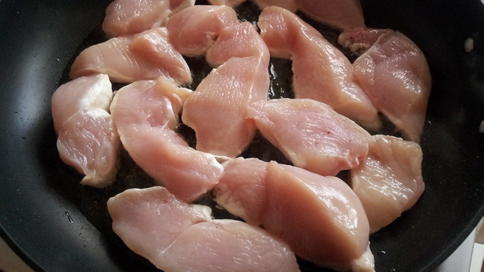 Приготовить грудку курицы на сковороде