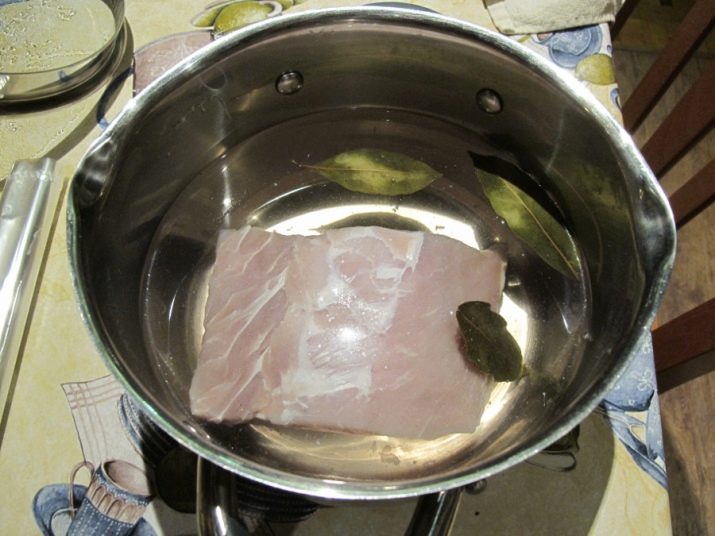 Сколько времени варить легкое свиное в кастрюле. Как варить свинину. Варить свинину кусочками. Как сварить свинина.