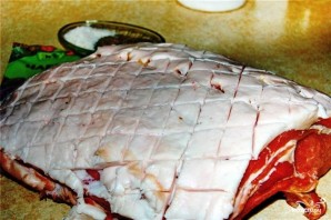 Свиная корейка на кости с морковью - фото шаг 5