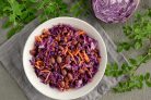 Салат с красной капустой и красной фасолью