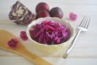 Краснокочанная капуста, консервированная со сливами
