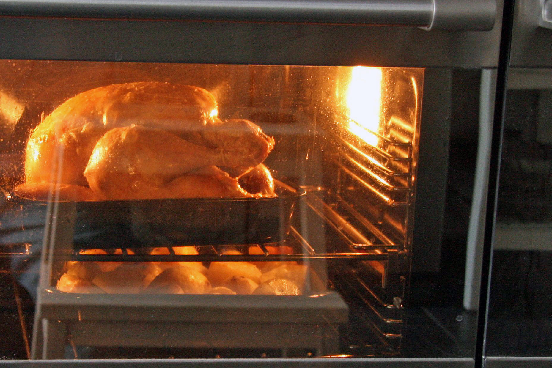 Курица гриль какая температура. Курица гриль. Курица гриль в духовке. Печь для приготовление курицы. Куры гриль в духовке.