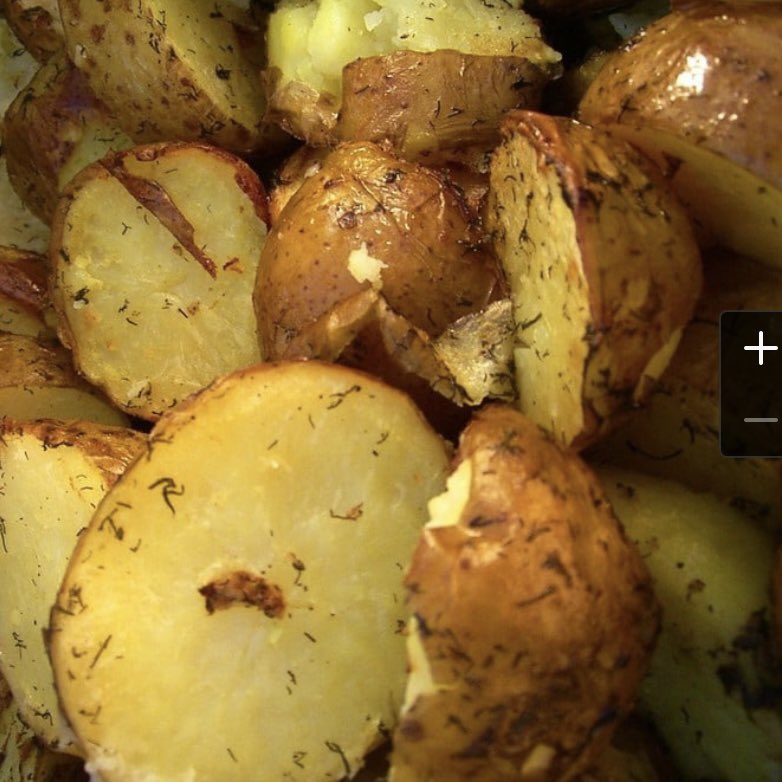 Картофель запеченный в духовке в масле. Кожура картошки. Запечённая картошка с кожурой. Картошка в кожуре в духовке. Картофель запеченный в кожуре.