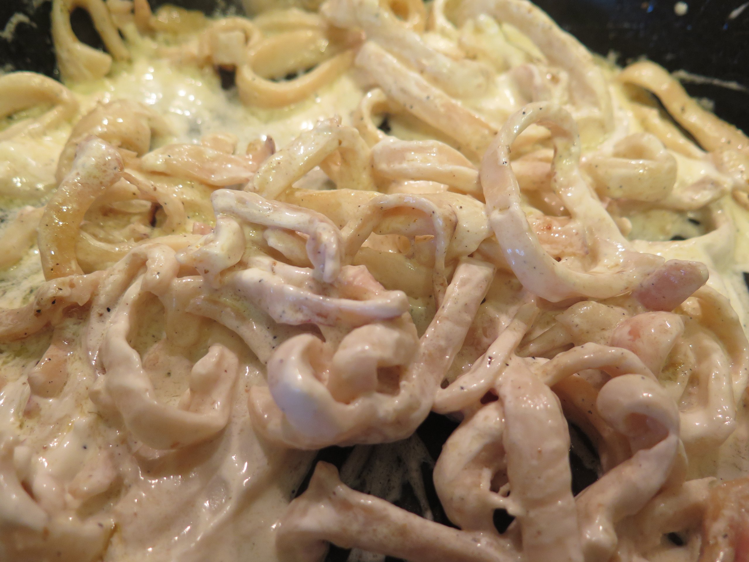 Простой рецепт кальмаров на сковороде. Кальмары. Вкусные кальмары. Приготовление кальмара. Кальмар блюдо.