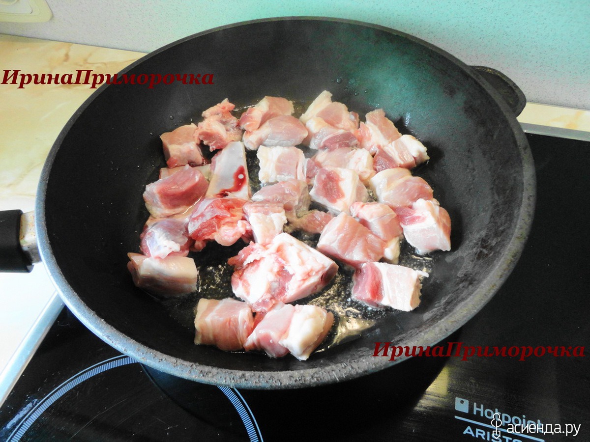 Рецепт жареной свинины кусочками на сковороде. Кусок свинины для жарки название. Жарим мясо на сковороде свинина кусочками с луком. Кимчи жареная с мясом. Сколько жарится свинина на сковороде кусочками.