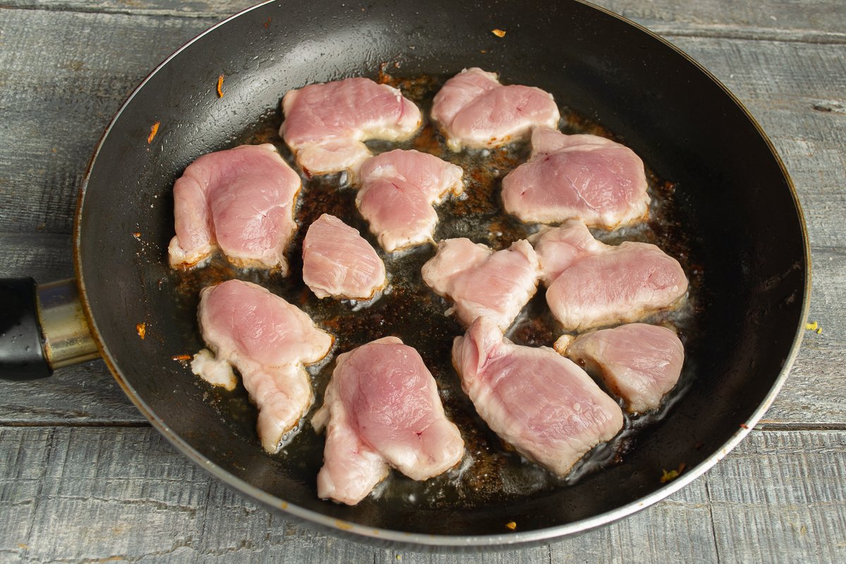 Свинина рецепты с фото простые на сковороде с