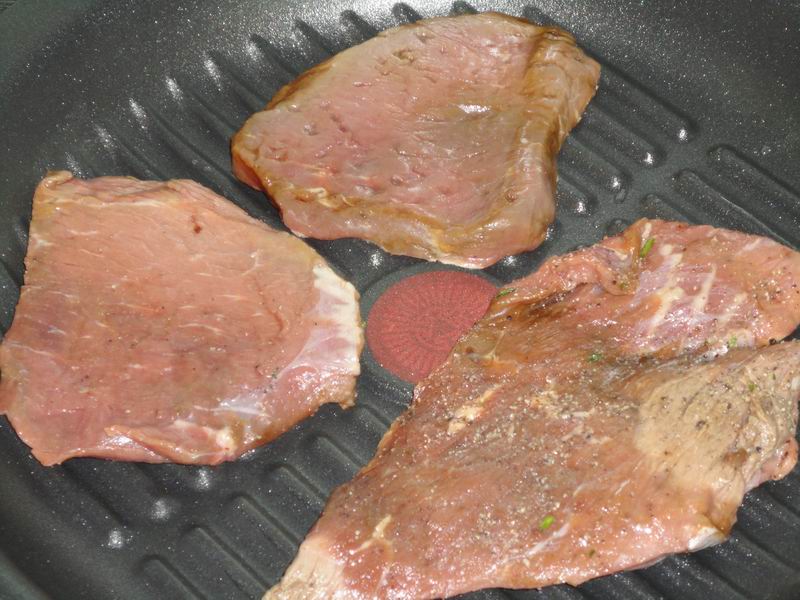 Жареные стейки из свинины на сковороде рецепт с фото пошагово