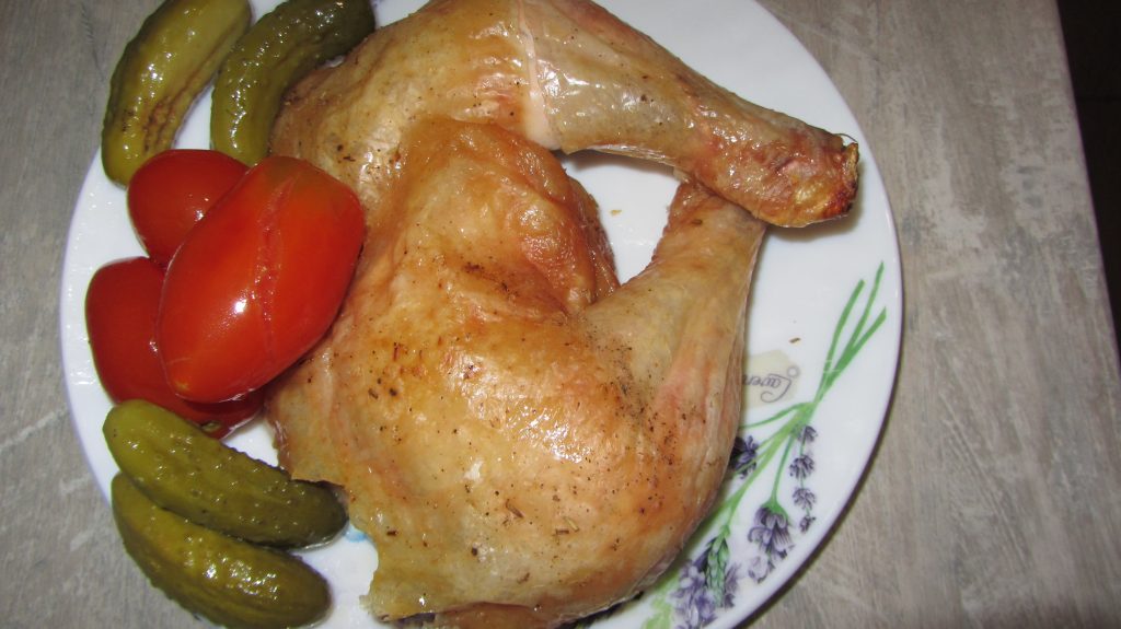 Курица запеченная на соли. Курица в духовке на соли целиком. Курица в духовке на соли целиком с хрустящей корочкой.